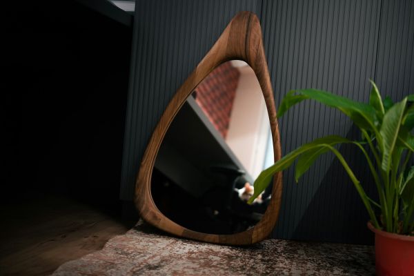 Grand miroir bois : élégance et charme pour votre intérieur