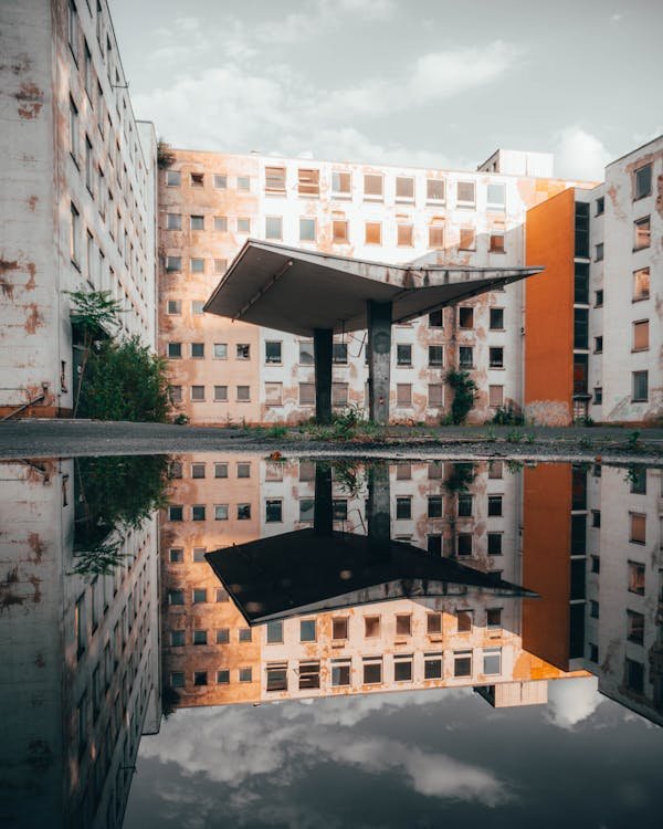 Protéger ses meubles des dégâts des eaux : solutions efficaces et faciles